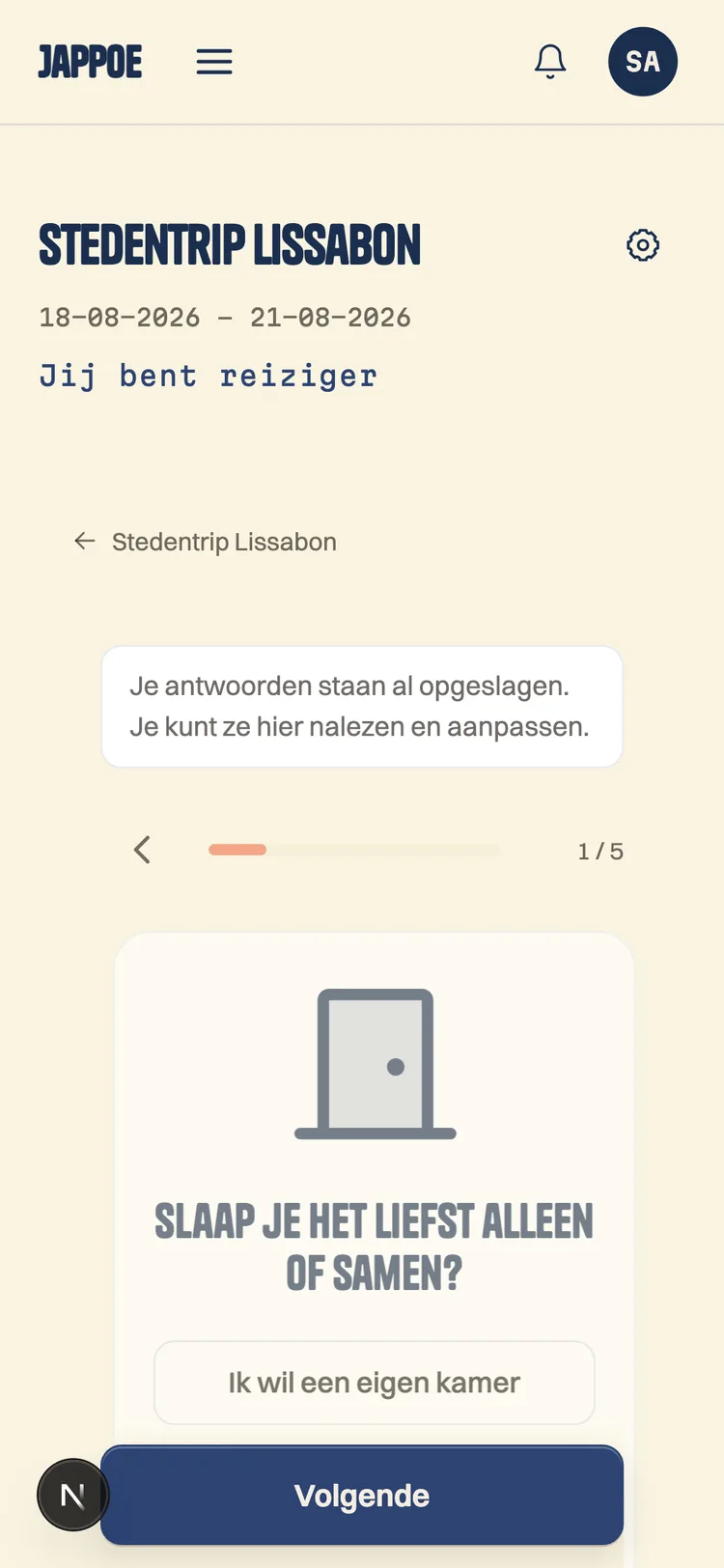 Een deelnemer beantwoordt een korte vraag in Jappoe